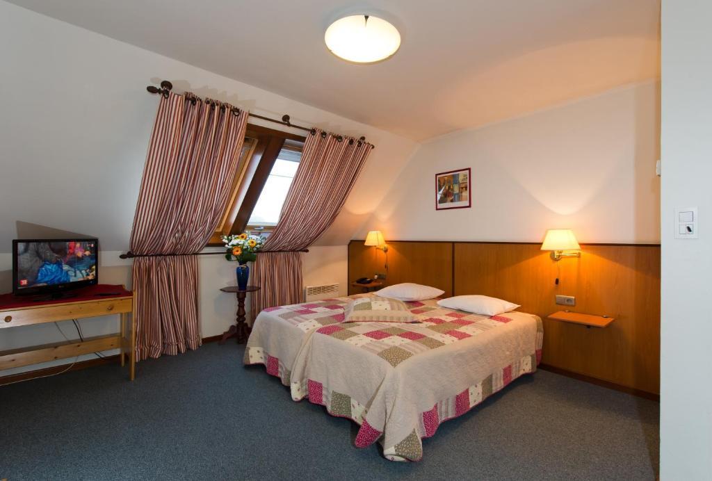 Auberge Le XIX Eme Thulin Ruang foto